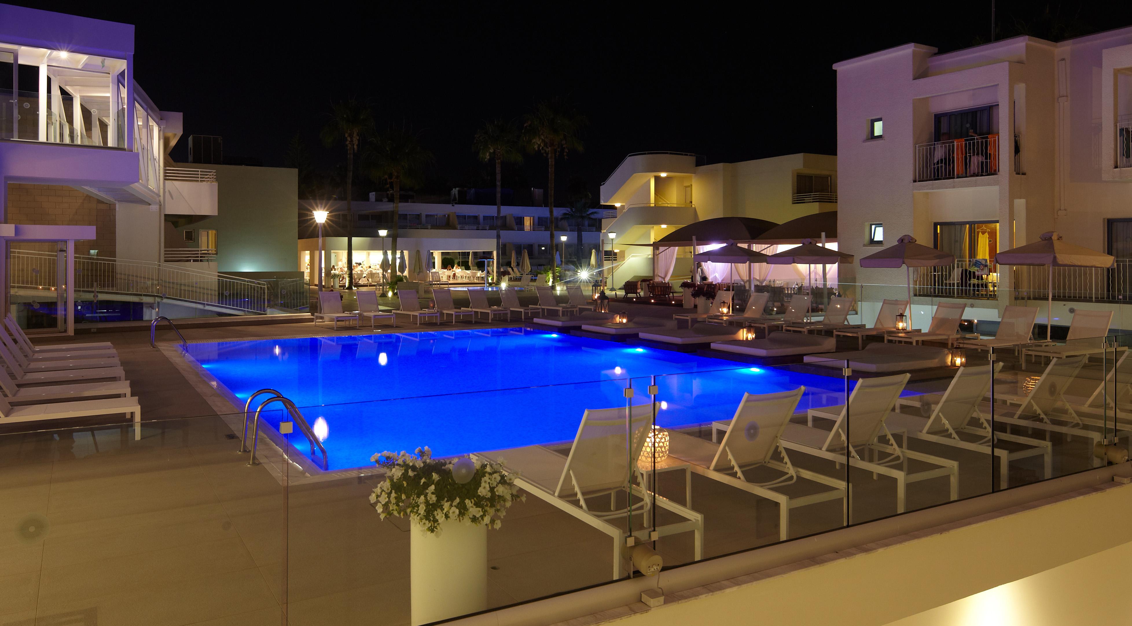 Melpo Antia Hotel & Suites Agia Napa Buitenkant foto