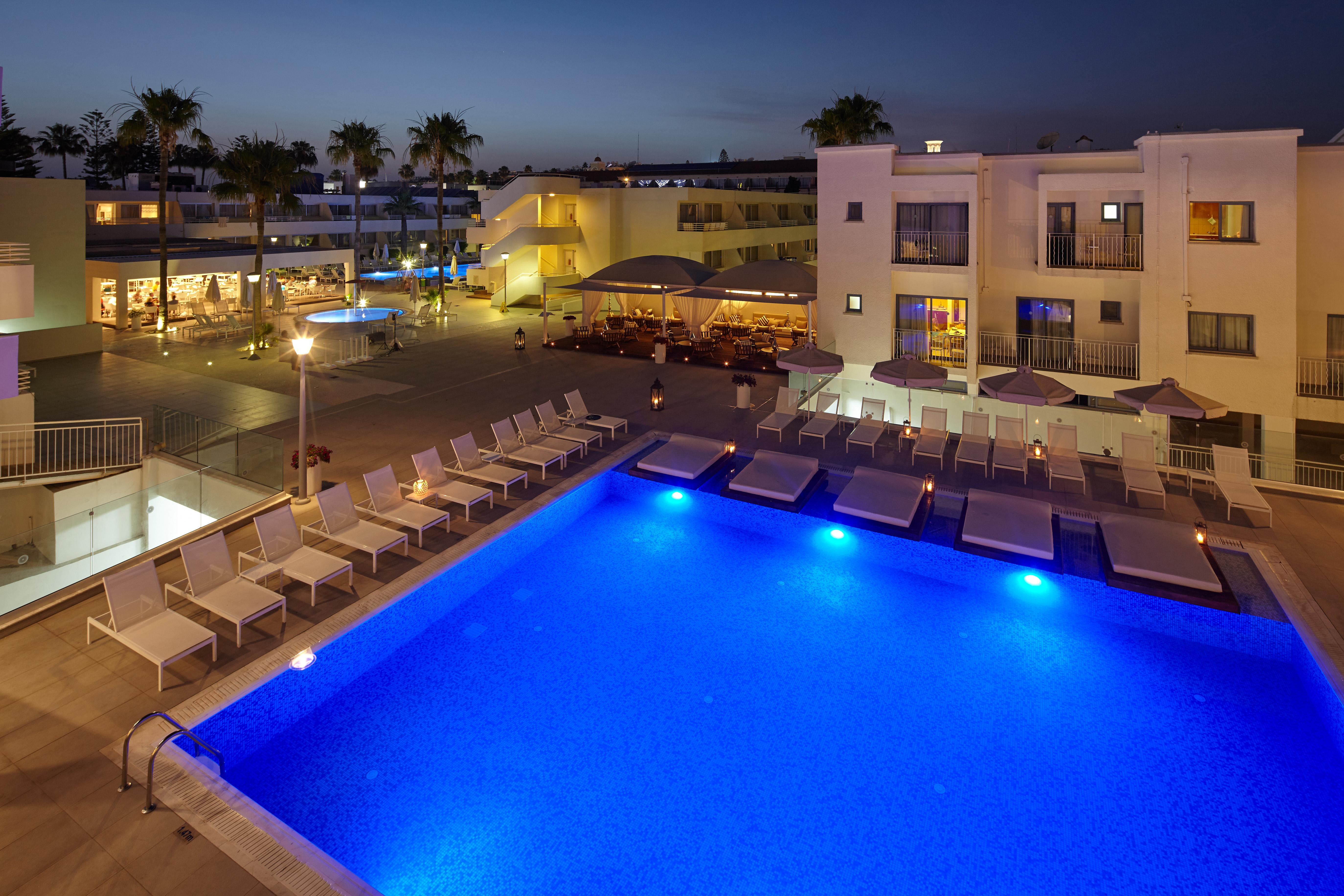 Melpo Antia Hotel & Suites Agia Napa Buitenkant foto