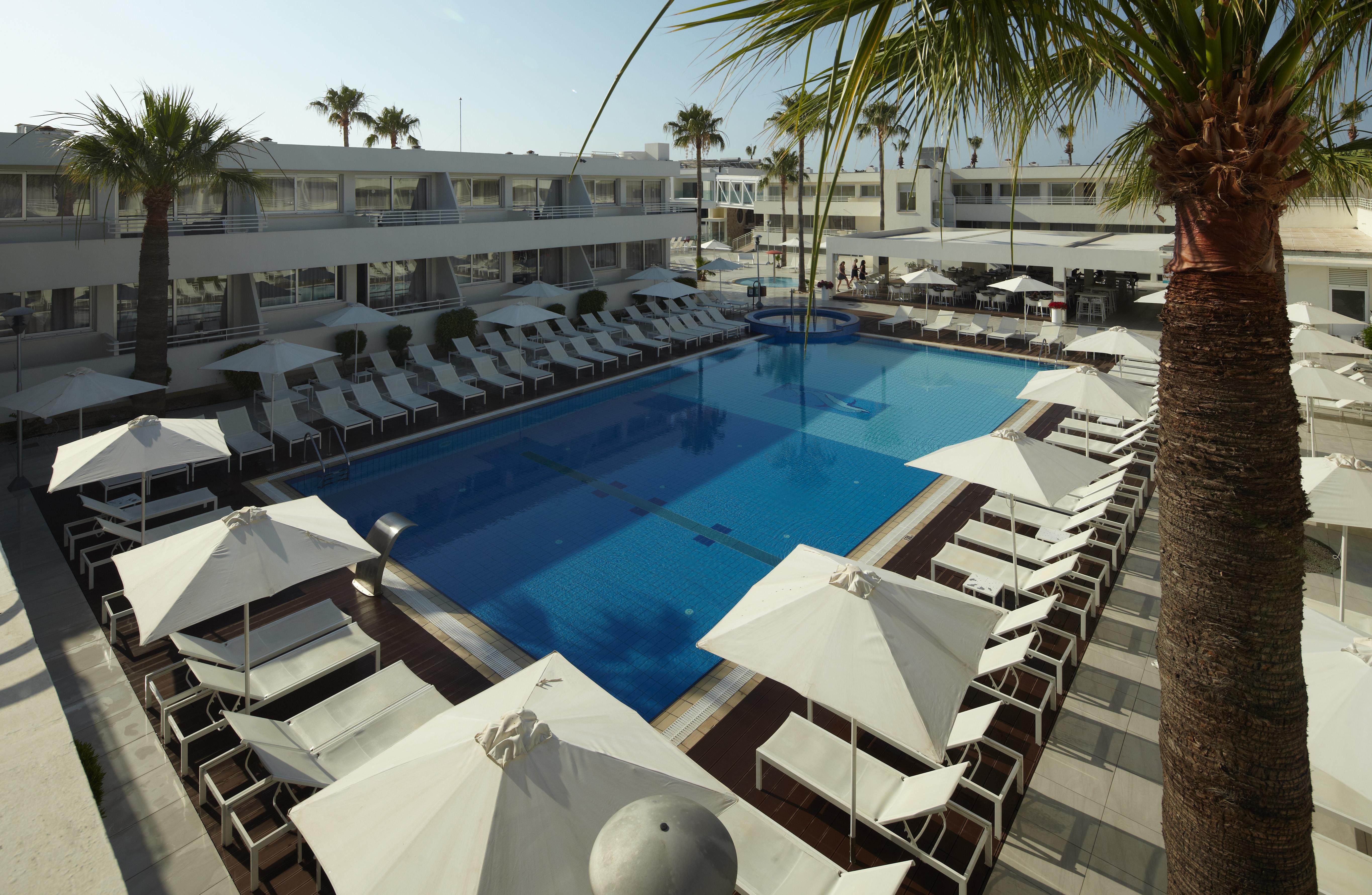 Melpo Antia Hotel & Suites Agia Napa Buitenkant foto