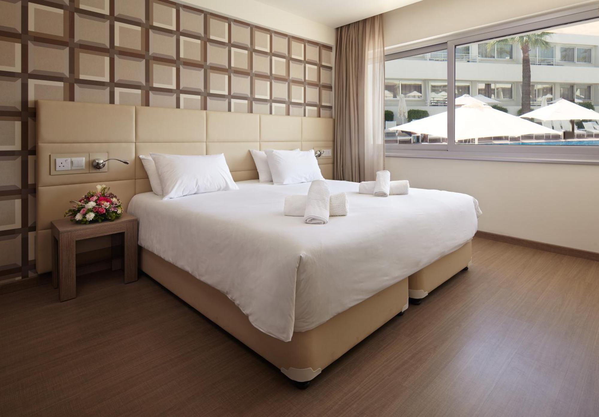 Melpo Antia Hotel & Suites Agia Napa Buitenkant foto