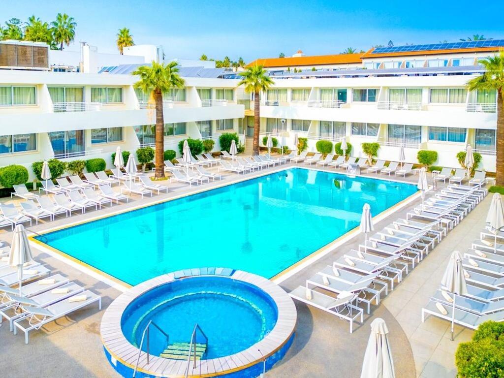 Melpo Antia Hotel & Suites Agia Napa Buitenkant foto