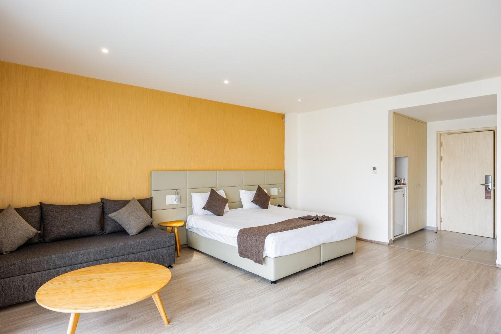 Melpo Antia Hotel & Suites Agia Napa Buitenkant foto