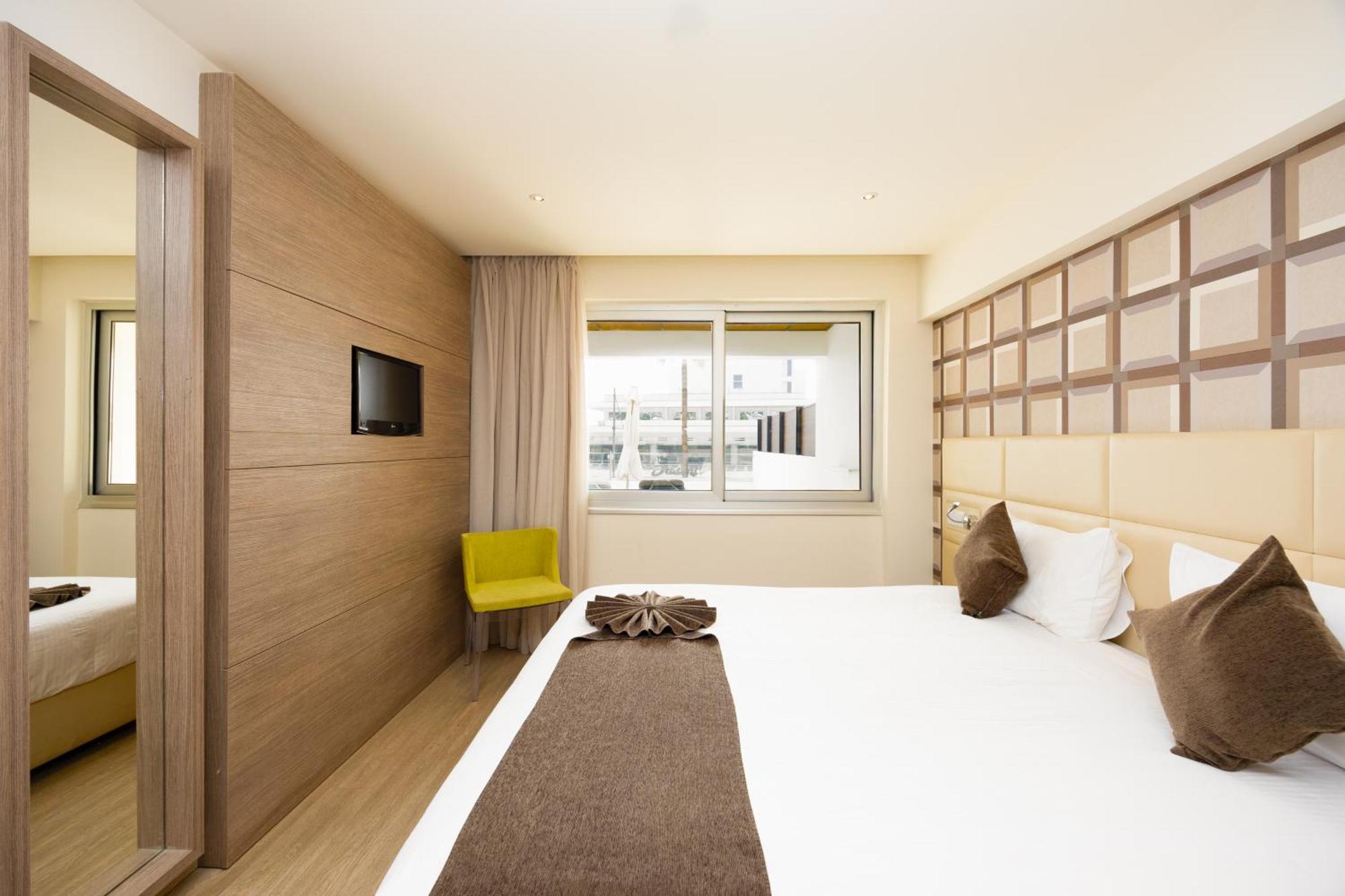 Melpo Antia Hotel & Suites Agia Napa Buitenkant foto