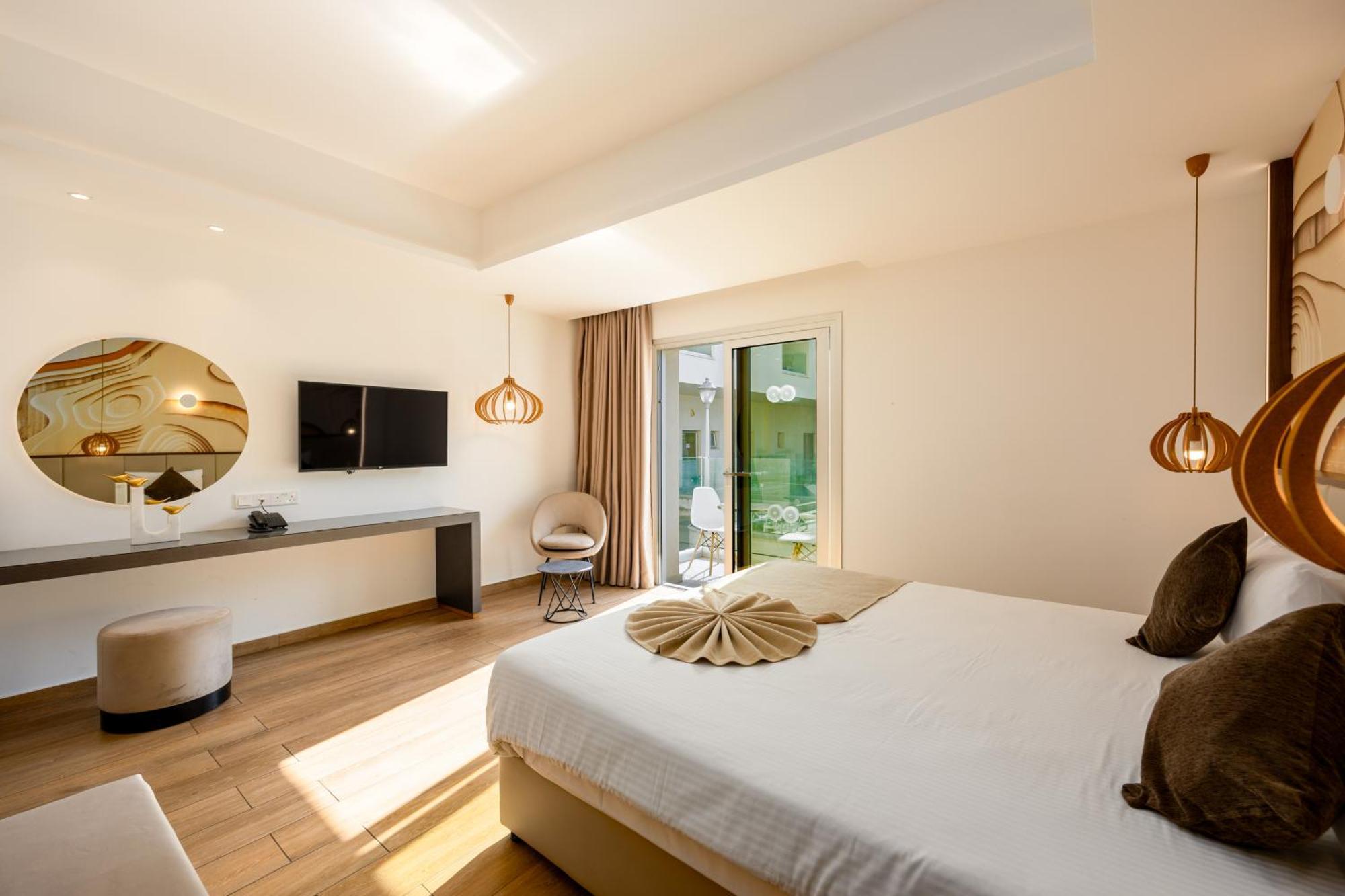 Melpo Antia Hotel & Suites Agia Napa Buitenkant foto