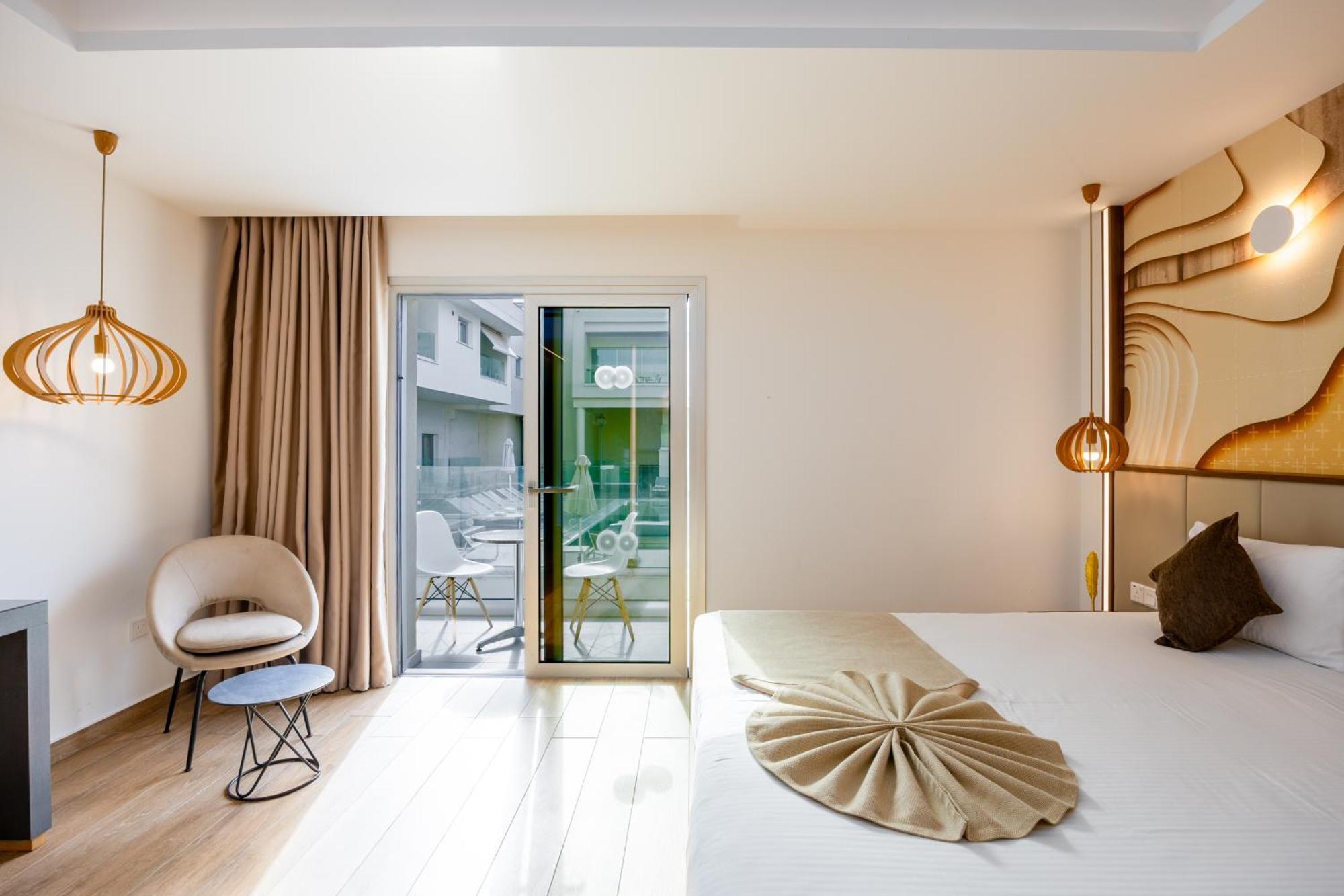 Melpo Antia Hotel & Suites Agia Napa Buitenkant foto
