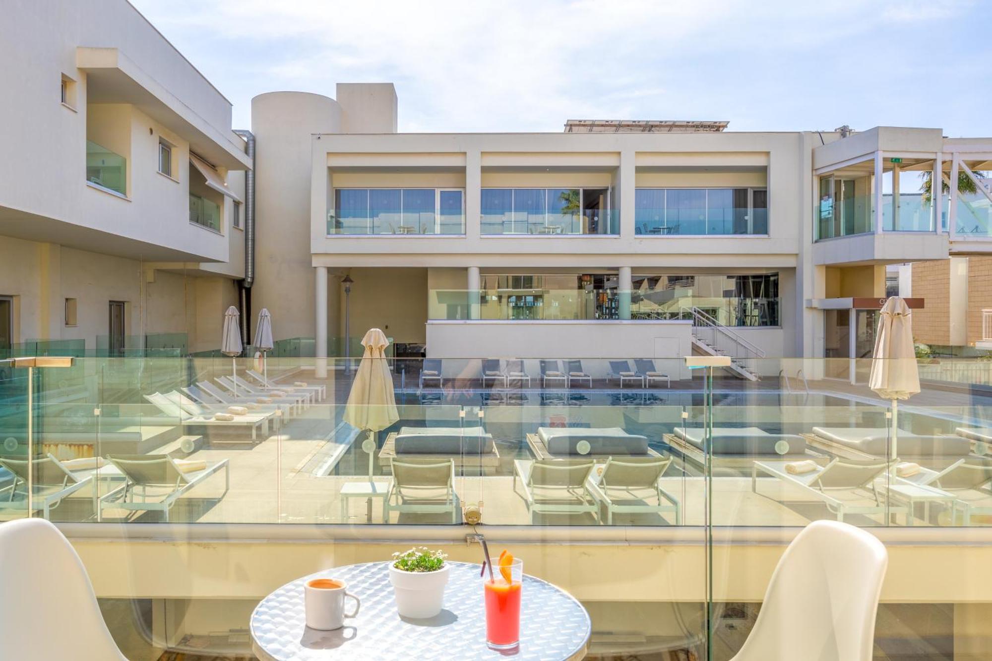 Melpo Antia Hotel & Suites Agia Napa Buitenkant foto