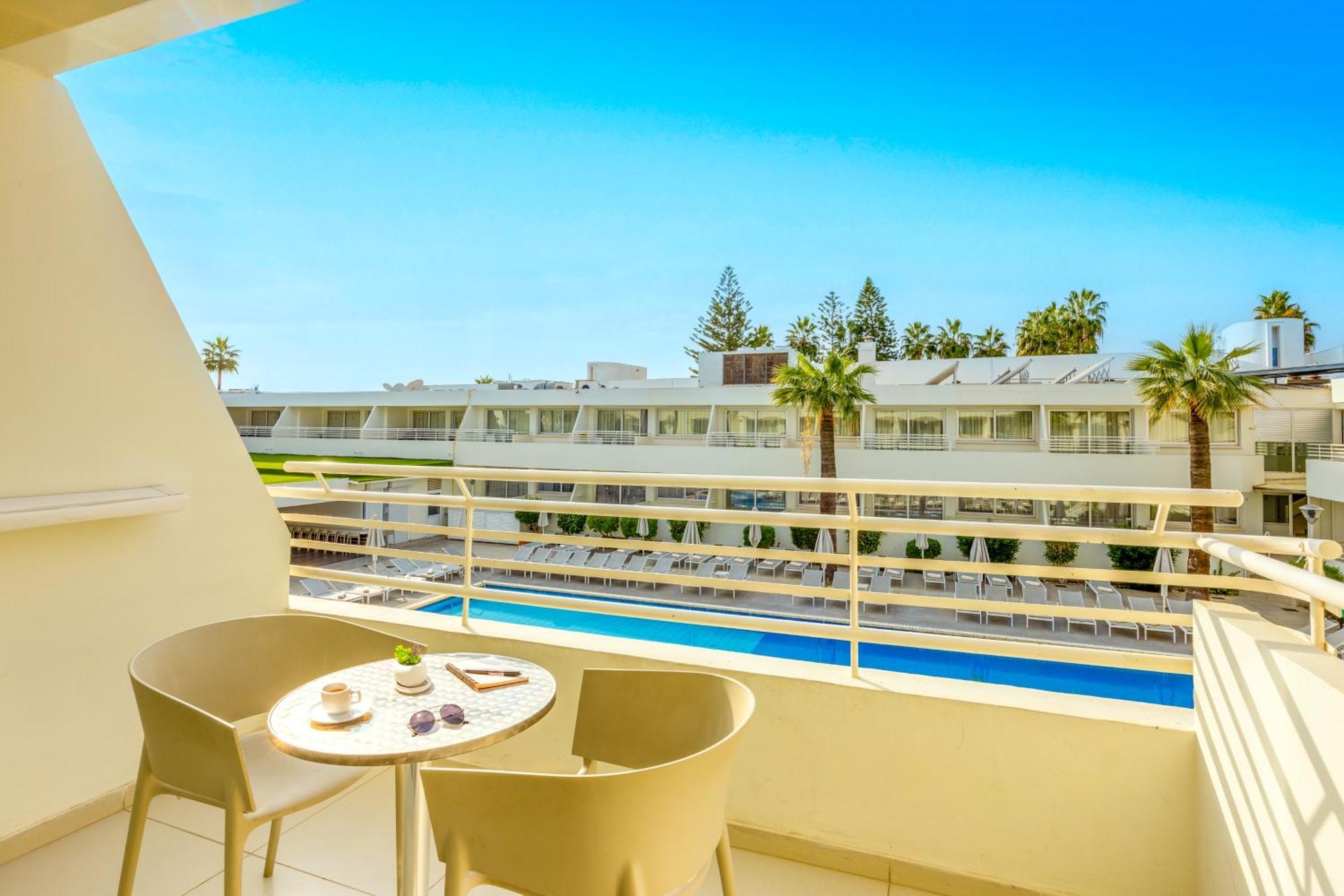 Melpo Antia Hotel & Suites Agia Napa Buitenkant foto