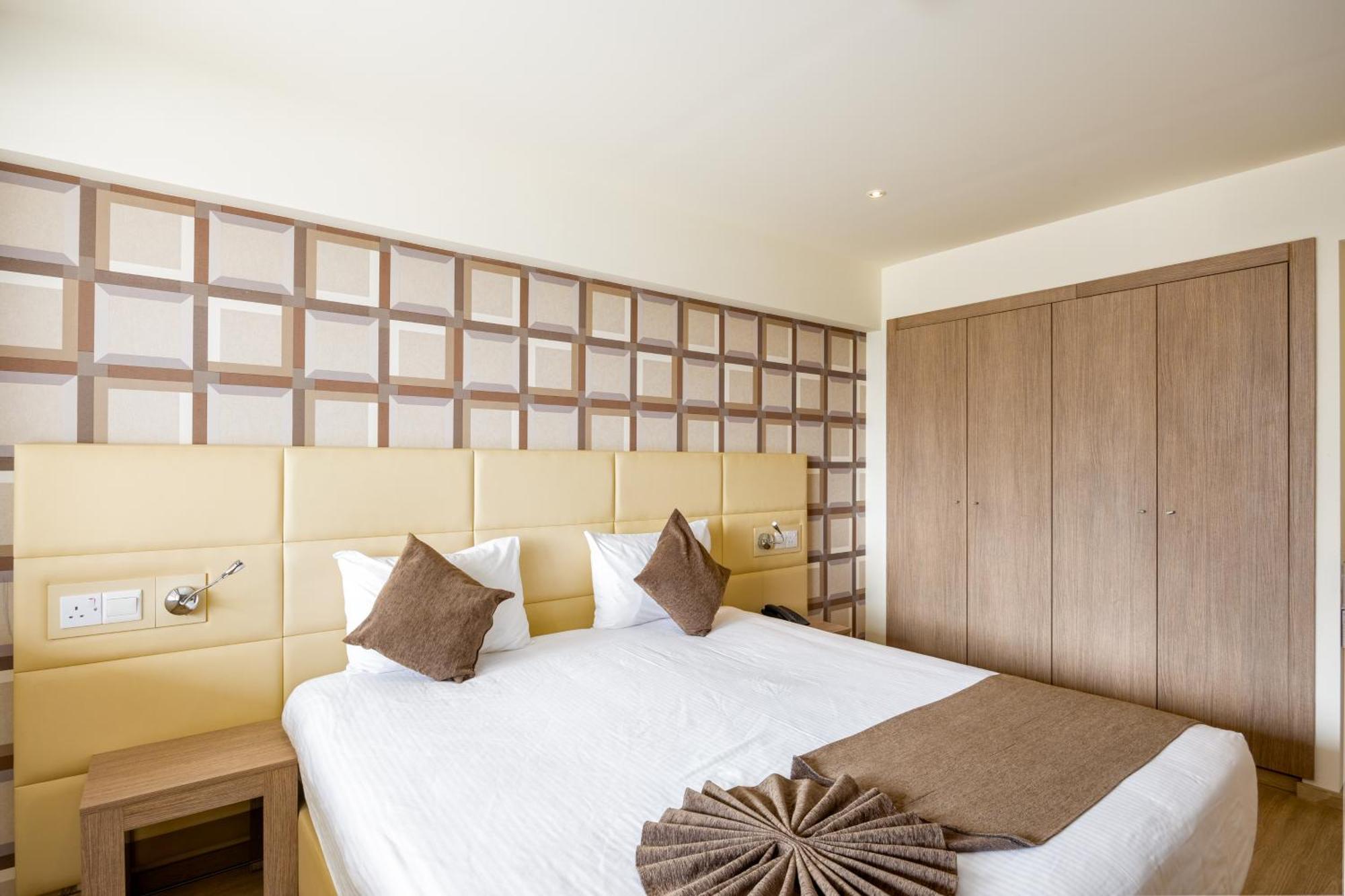 Melpo Antia Hotel & Suites Agia Napa Buitenkant foto