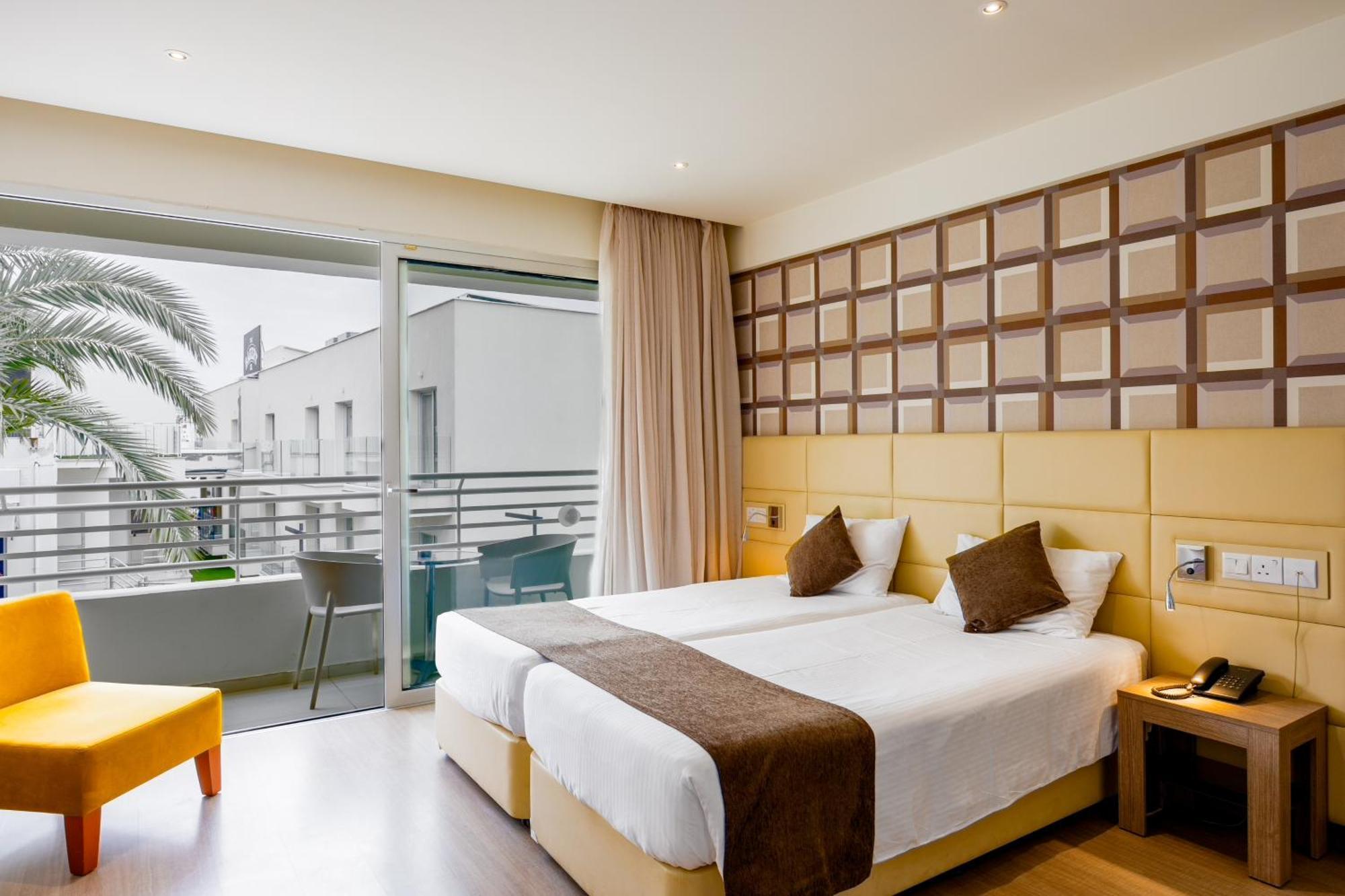 Melpo Antia Hotel & Suites Agia Napa Buitenkant foto
