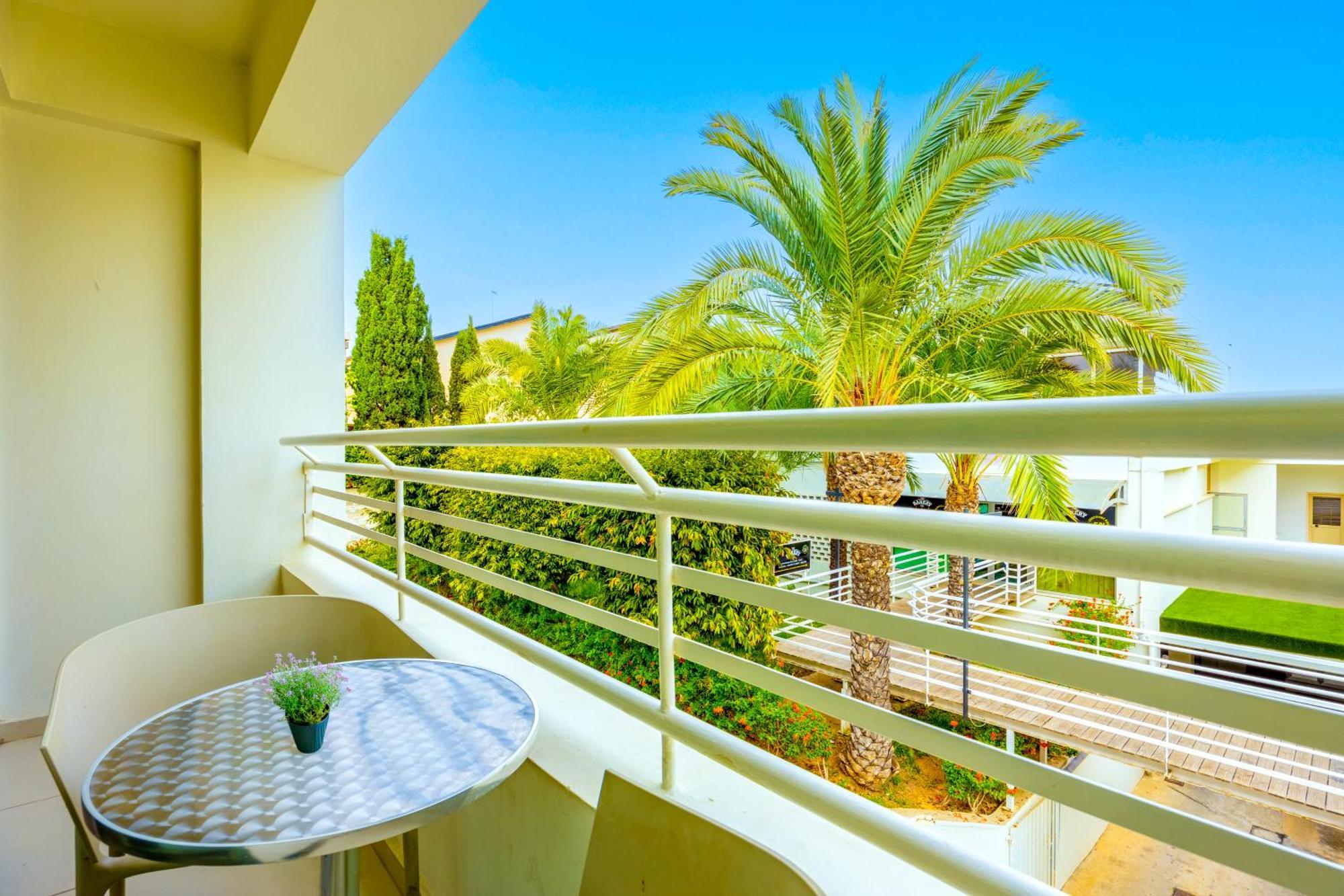 Melpo Antia Hotel & Suites Agia Napa Buitenkant foto